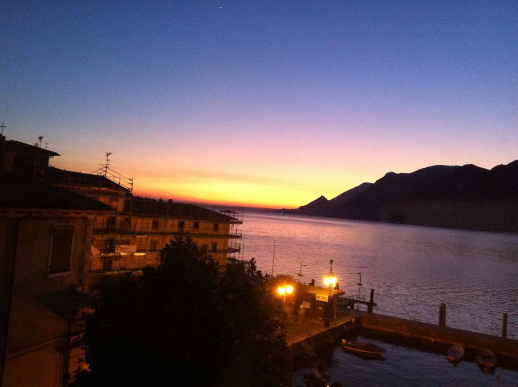 Charmante Apartament Lake Front Malcesine Cameră foto